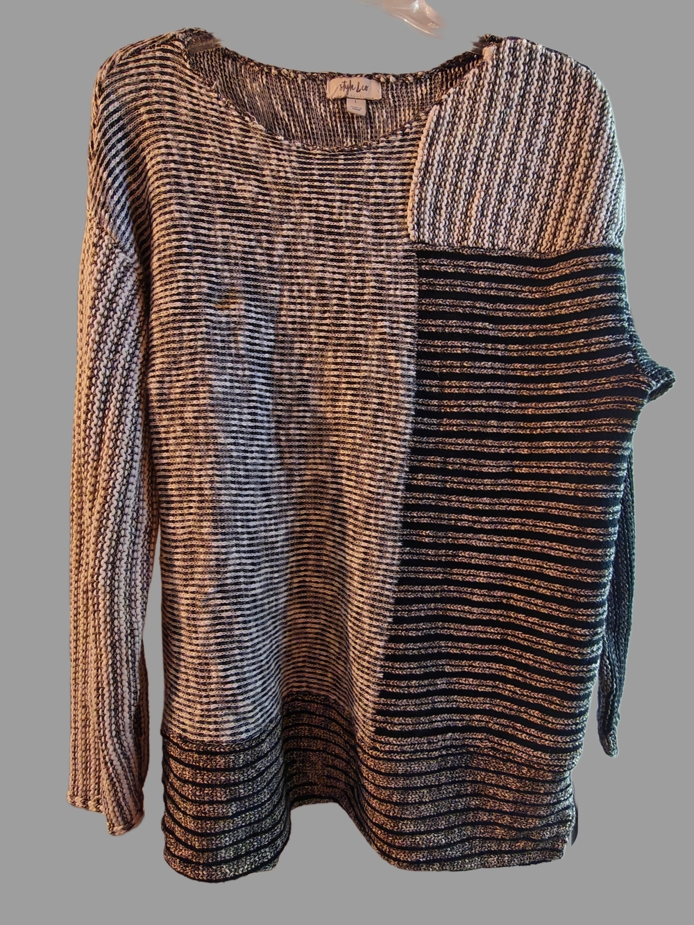 Stylish Black & White Woman's Knit Sweater